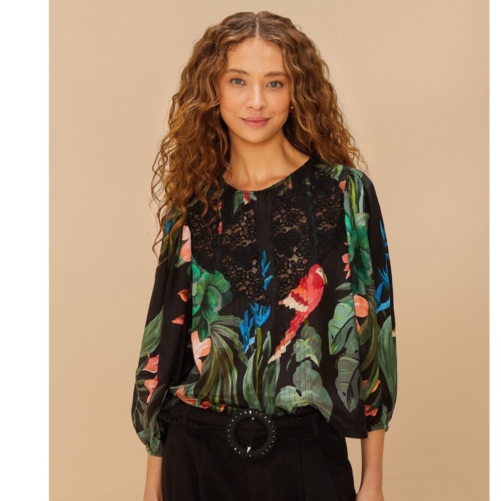 Farm Rio Midnight Macaw Fiesta Tropical Resort Black Blouse Size Medium NWT